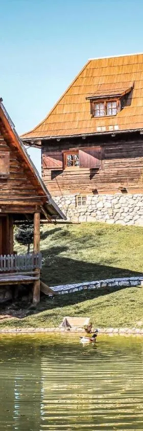 Etno selo Stanišići Etno kuće，位于Dijelovi的酒店