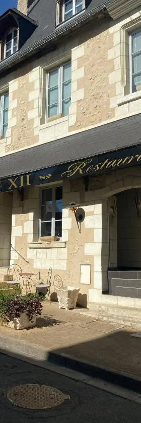 Hôtel-Restaurant-Chambre Insolite Spa - Le XII de Luynes，位于吕讷的酒店