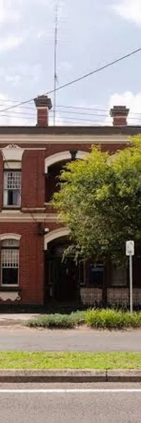 Thommos Pub，位于科布登的酒店