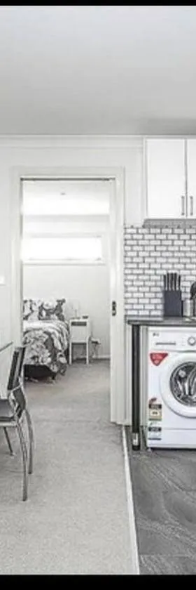 Modern cottage central location，位于Phillip的酒店