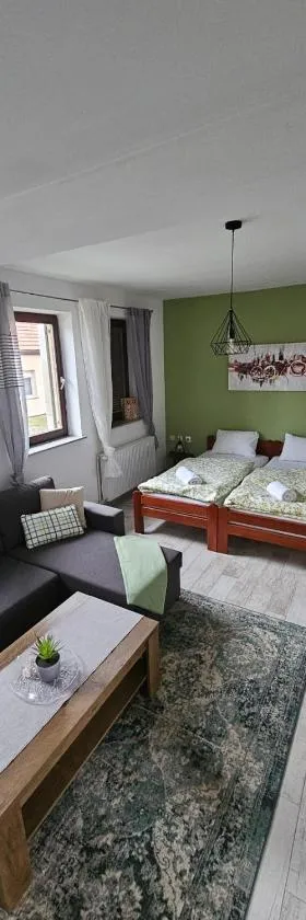 Studio apartman Dora，位于伊洛克的酒店