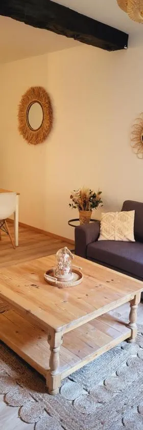 Maison de village à la décoration bohème jusqu'à 6 personnes，位于Viviers-lès-Montagnes的酒店