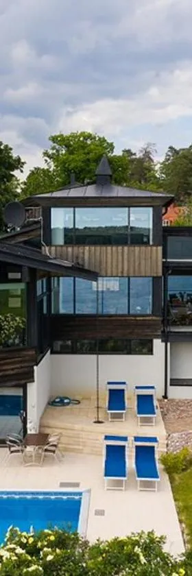 Exclusive rental of the Entire Spacious Ground Floor，位于索伦蒂纳的酒店