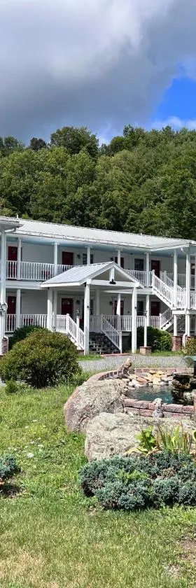 Mountain Quest Inn，位于Marlinton的酒店