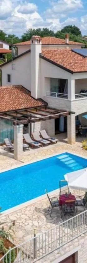 Villa Dolcevita at Barat with private pool，位于Barat的酒店
