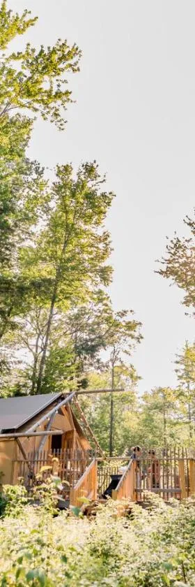 Huttopia Lake George - Adirondacks，位于Lake Luzerne的酒店