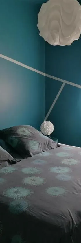 chambre privée bleue avec piscine，位于Doissin的酒店