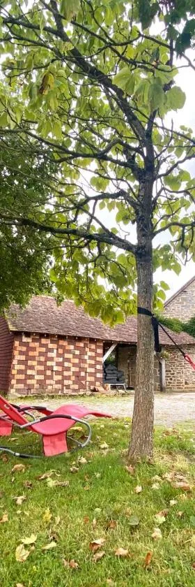 Spacious country house in Normandie，位于Moulins-le-Carbonnel的酒店