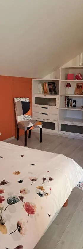 CHAMBRES D HÔTES CHEZ SYLVIE et Daniel，位于于塞勒的酒店