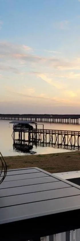 romantic getaway bayside，位于Panacea的酒店