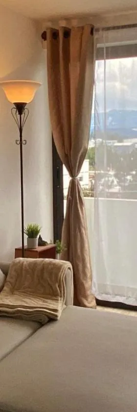 Apartamento con piscina zona 12, Petapolis，位于危地马拉的酒店