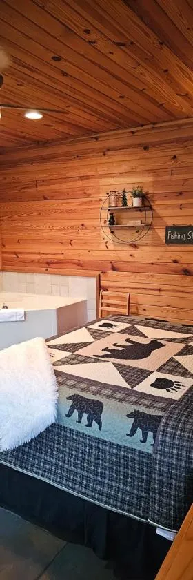 5 Min To Beaver Lake-King Bed-Fire Pit-Jetted Tub #2，位于尤里卡斯普林斯的酒店