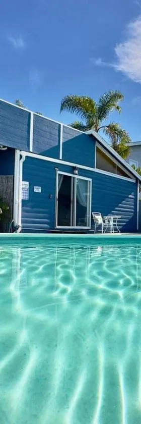 * - The Leucadia Beach Grotto - * An Encinitas Gem，位于恩西尼塔斯的酒店