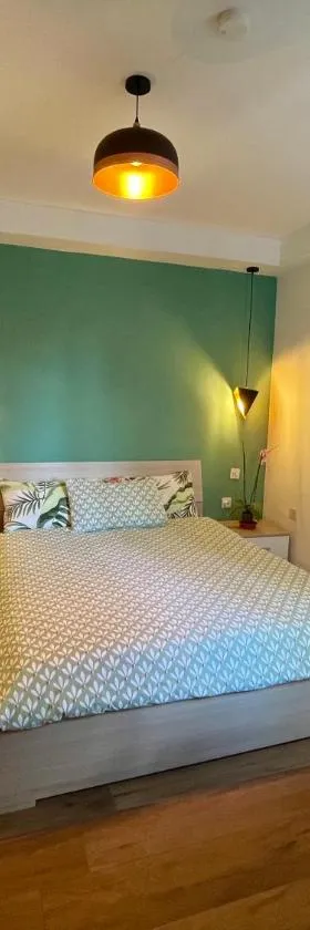 Airport Accommodation Bedroom with your own private Bathroom Self Check In and Self Check Out Air-condition Included，位于Mqabba的酒店