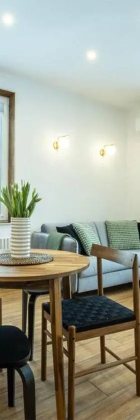 Zegrze Lake Nowy Apartament z widokiem na jezioro，位于泽格雷兹的酒店