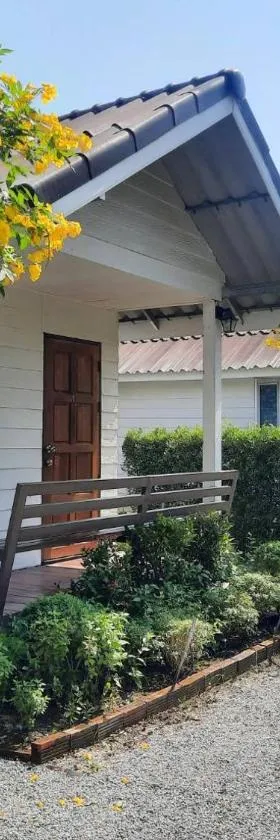 Homlomchomsuan หอมลมชมสวน，位于Ban Mai的酒店