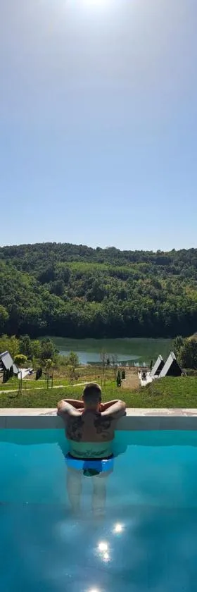 Vila lake，位于Karaula的酒店