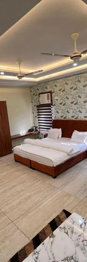Hotel Kesari，位于Sālāsar的酒店