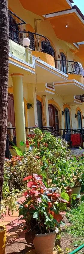 FLOBESTIAN BEACH VILLA CANDOLIM BEACH，位于Aguada的酒店