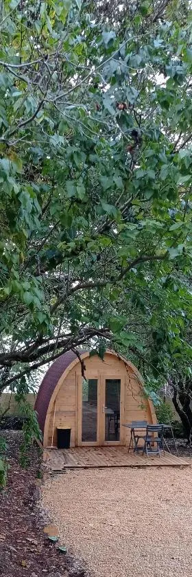 CABANE INSOLITE et COCOONING 2 personnes-CAMPING LE BEL AIR- L'ERABLE，位于Limogne-en-Quercy的酒店