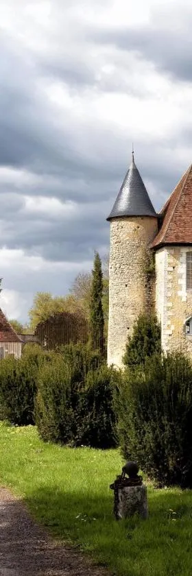 Les Chambres d'Hôtes du Château de Saint-Georges，位于Saint-Georges-sur-Moulon的酒店