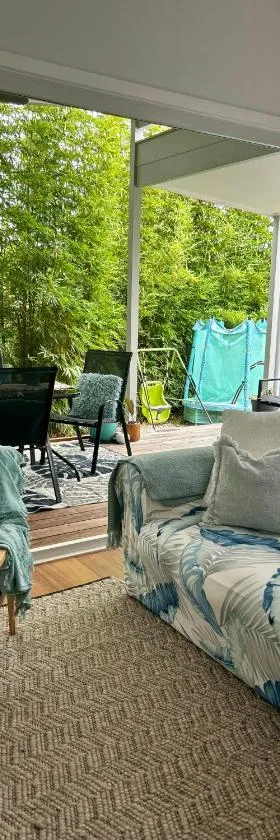 Woonona Family Beach Villa 2 bedroom Brand new，位于Woonona的酒店
