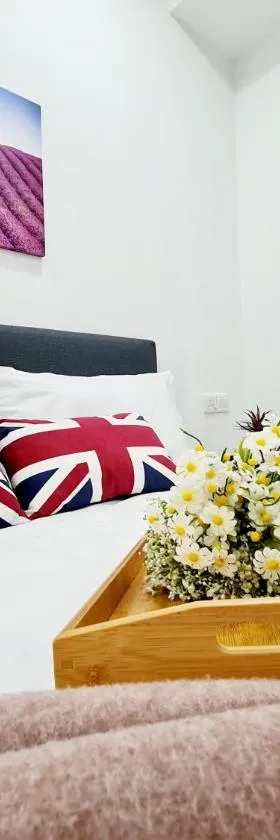 8 Guest Cozy 3 Room Koi Kinrara Suite, IOI Puchong, Bukit Jalil Pavilion, Bukit Jalil Stadium, Sunway Pyramid, Sunway Lagoon，位于Kampong Baharu Sungai Way的酒店