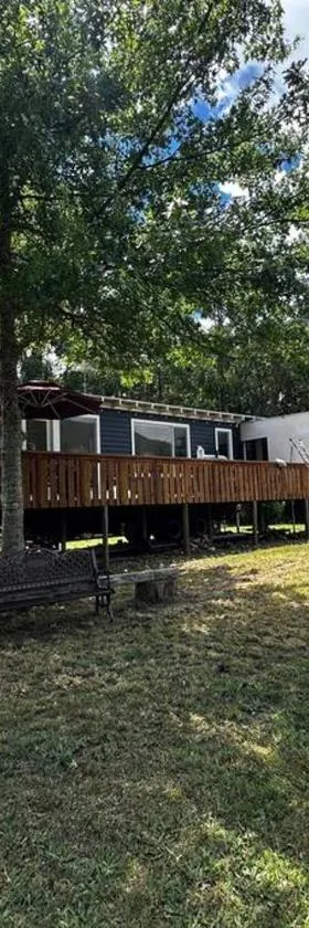 Tiny house at Gilderoy Valley Views，位于Yarra Junction的酒店