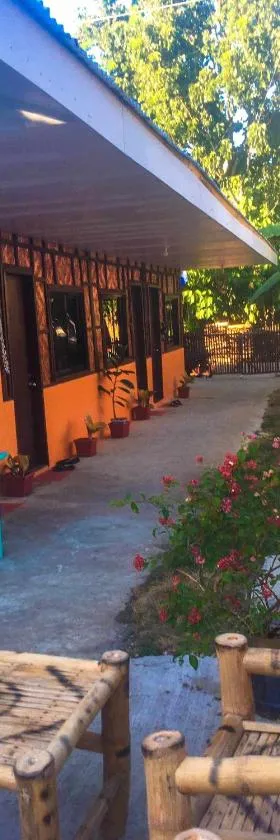 Don Leo's BnB，位于Esperanza的酒店