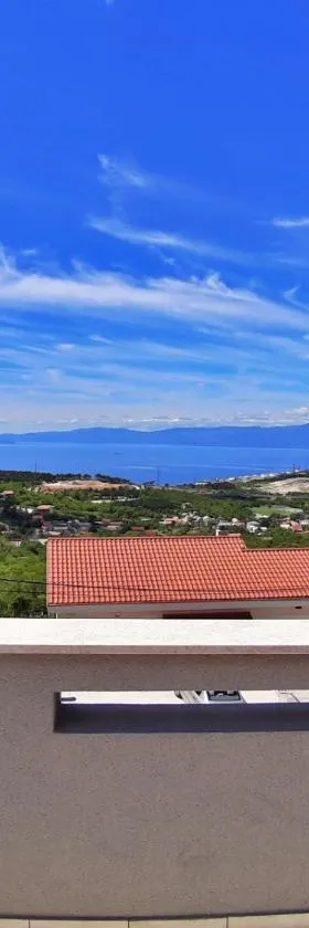 Veliki apartman Barbara s jacuzzijem za dvoje- Hreljin Rijeka，位于Hreljin的酒店