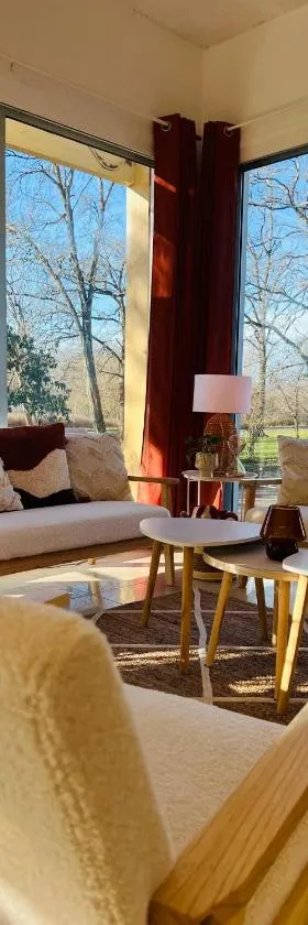 莱斯布罗塞勒斯汽车旅馆，位于Mesves-sur-Loire的酒店