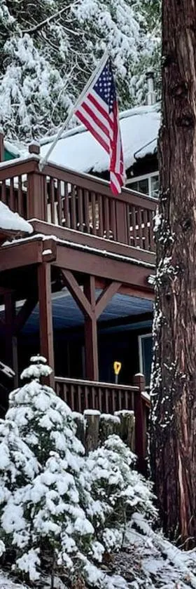 Lewis Creek cabin near Yosemite king beds，位于奥克赫斯特的酒店