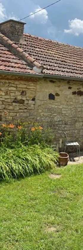 A l'Orée des Vignes，位于Sauveterre-la-Lémance的酒店