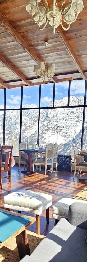 Faraway Cottages, Auli，位于乔斯希马特的酒店