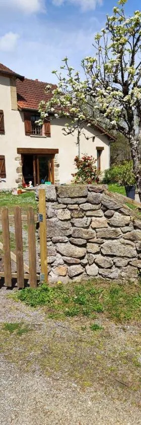 Gite du Dolmen classé 3 épis，位于Blessac的酒店