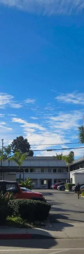 北恩西尼塔斯罗德威旅馆，位于恩西尼塔斯的酒店
