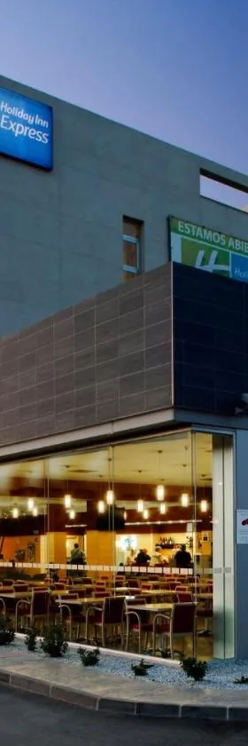 Holiday Inn Express Málaga Airport by IHG，位于马拉加的酒店