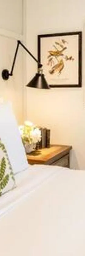 Downtown Luxury Farmhouse Apartment #2，位于西邓迪的酒店