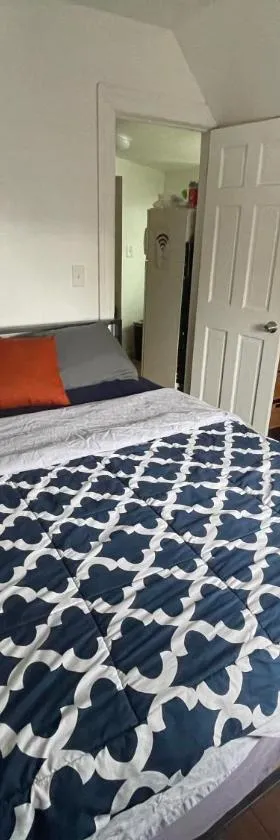 Private Loft 5 min away from LGA，位于East Elmhurst的酒店