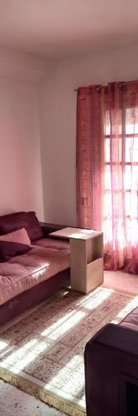 Joli studio, 17 Avenue Hedi Nouira Ennasr 2, Ariana, Tunis，位于艾尔亚奈的酒店