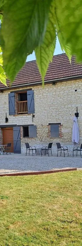 克洛斯波利住宿加早餐旅馆，位于Montigny-les-Monts的酒店