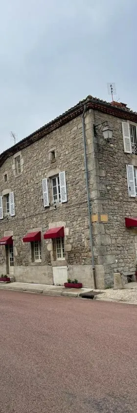 Douce Demeure，位于Mortemart的酒店