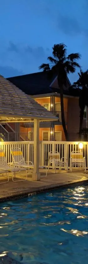 Seashell Village Resort near the beach with kitchens，位于阿兰瑟斯港的酒店