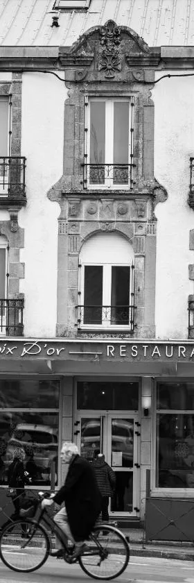 LA CROIX D'OR LOGIS Hôtels，位于勒法韦的酒店
