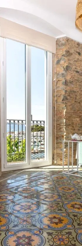 EDIFICI ROSA - Exclusivo apartamento en primera línea，位于德拉塞尔瓦港的酒店