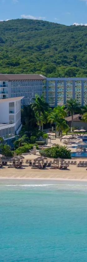 Hideaway at Royalton Blue Waters, An Autograph Collection all-Inclusive Resort - Adults Only，位于法尔茅斯的酒店