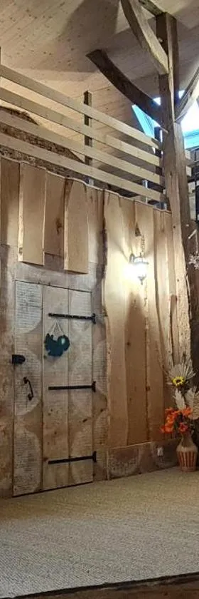 La Cabane et SPA Chez Jules，位于Vellerot-lès-Vercel的酒店