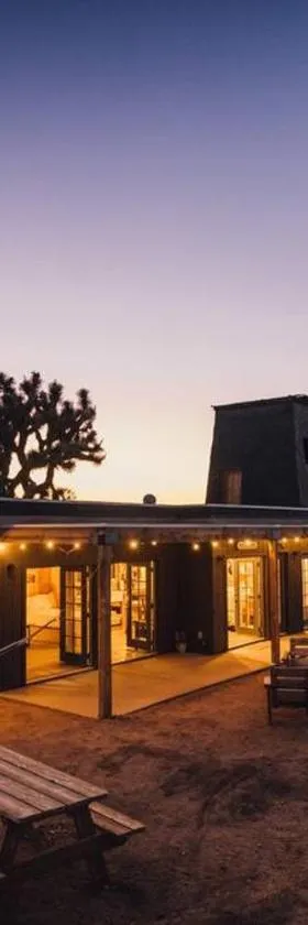 Joshua Tree Hidden Tower * Views - Landmark，位于丝兰谷的酒店