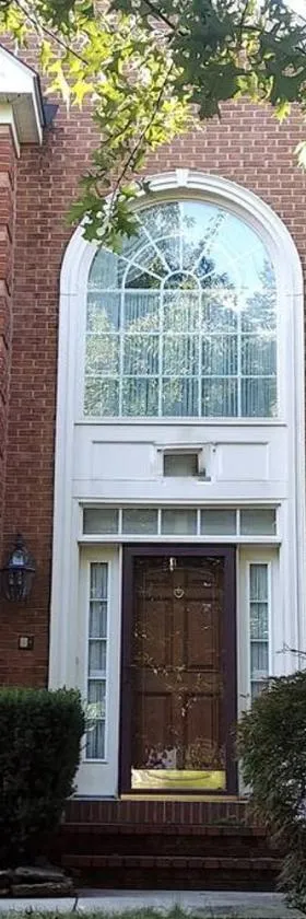 Exquisite 1 Bedroom, 1 Full Bath Apartment，位于上马尔伯勒的酒店