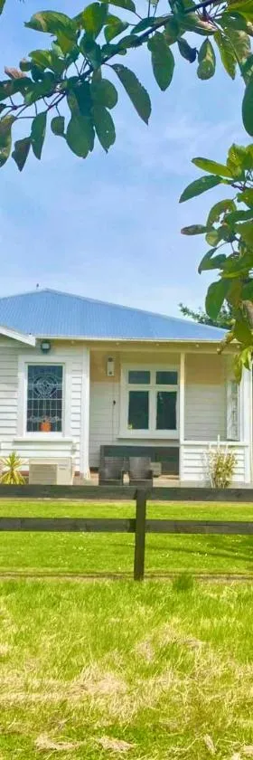 Big Fully Equipped 3BRM Quiet Farm House Near Beach & 12 min to Town，位于Riverton的酒店